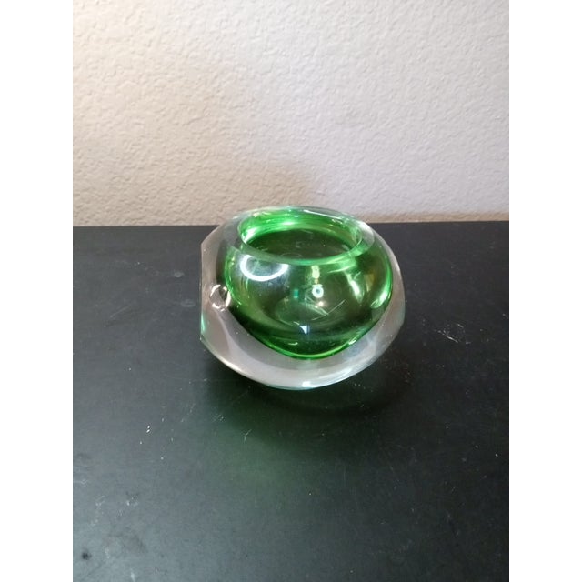 EXQUISITE Signed Kosta Boda Sweden 5" Faceted Green Sommerso Squat Bud Vase The product is a beautifully signed Kosta Boda...