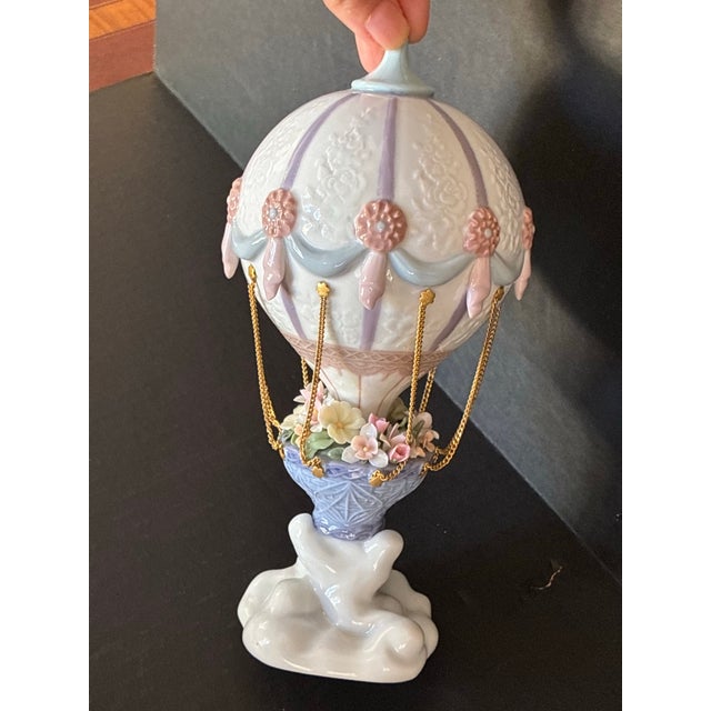 1990s Flying High 1998-00 6523g Porcelain Figurine by Lladro For Sale - Image 5 of 5