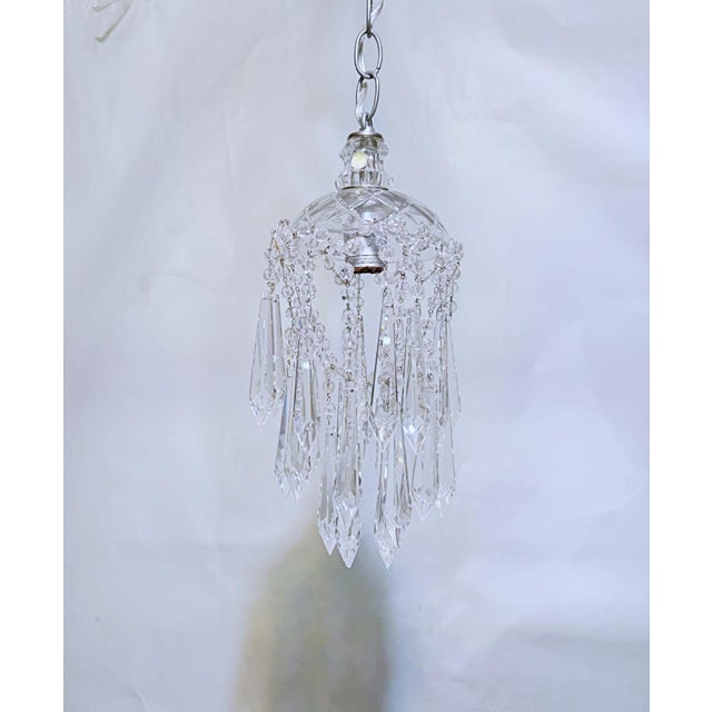 Parachute chandelier with hand cut dome, octagon chain, plain chain and 30% leaded plug crystals. It has a Edison base...