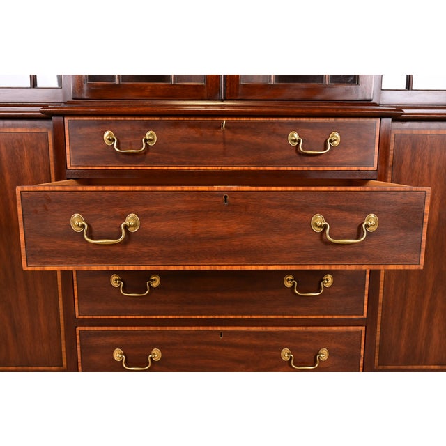 Wood Henkel Harris Georgian Carved Mahogany Lighted Breakfront Bookcase Cabinet For Sale - Image 7 of 15