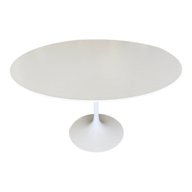 Eero Saarinen for Knoll Round Dining Table For Sale