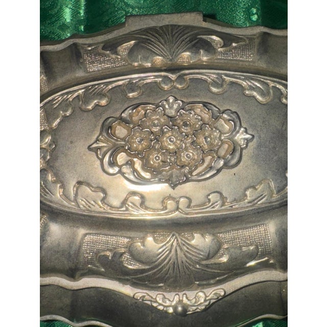 Intage Silver-Tone Floral Trinket Jewelry Box For Sale - Image 4 of 7