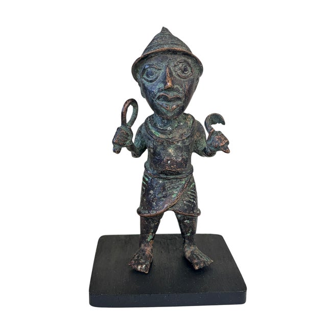 1980s Vintage Benin Bronze Oba King Soldier Nigeria African 6.75 " H For Sale - Image 5 of 6