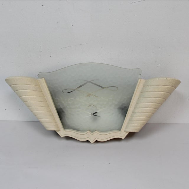 French Wall Sconce, 1940s, in Very Good conditions. Designed 1920 to 1949 European Plug (up to 250V).The wiring of this...