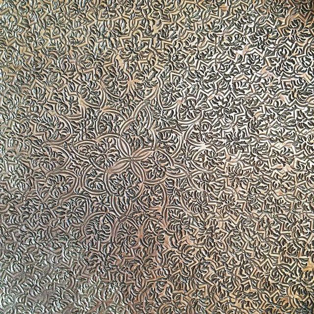 Vintage Hand Crafted Moorish Round Copper Tray, in Very Good conditions. Designed 1950 to 1959