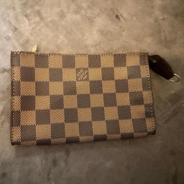 A Vintage 1998 Full Set Louis Vuitton Brown Damier Bucket Companion Pouch For Sale - Image 13 of 16