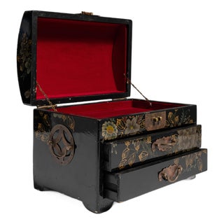 20th Century Chinese Black Lacquered Box with Brass Mounts For Sale