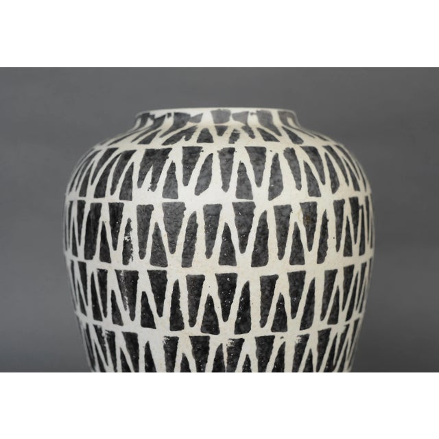 1960s Mid Century Italian Black & White Abstract Pattern Ceramic Vase For Sale - Image 5 of 8
