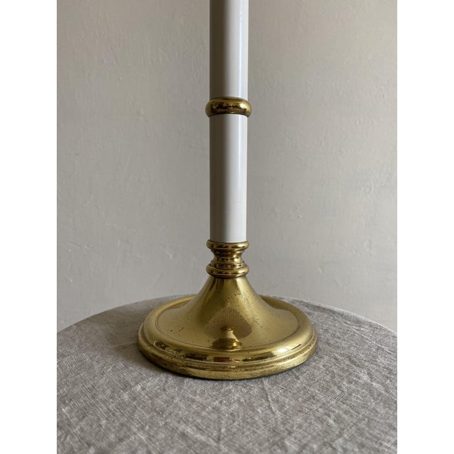 Metal Hollywood Regency Brass Table Lamp with White Lacquered Stem, 1970s For Sale - Image 7 of 8