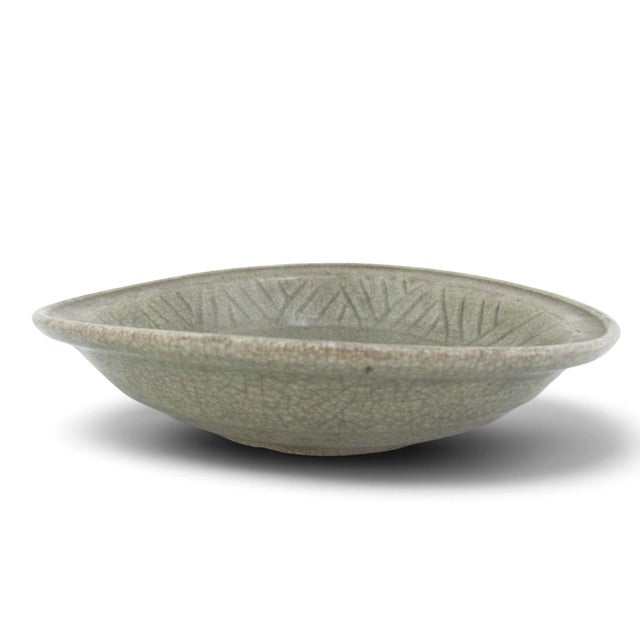 Celadon Thai Southeast Asian Sawankhalok Sukhothai Style Celadon Crackle Pottery Bowl For Sale - Image 8 of 11