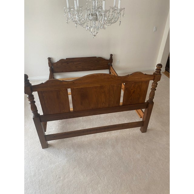 Wood Pennsylvania House Solid Oak Cannonball Style American Tradition With Colonial Charm Late 20th Century Queen Bed Excellent Condition For Sale - Image 7 of 15
