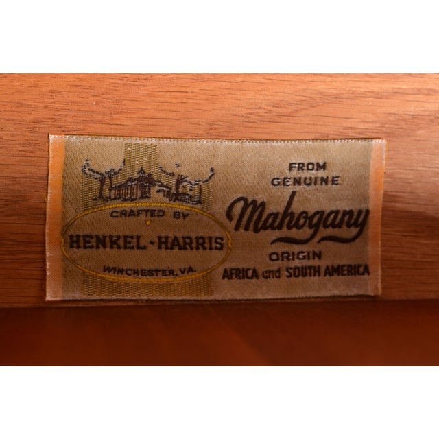 Henkel Harris Georgian Carved Mahogany Lighted Breakfront Bookcase Cabinet For Sale - Image 10 of 18