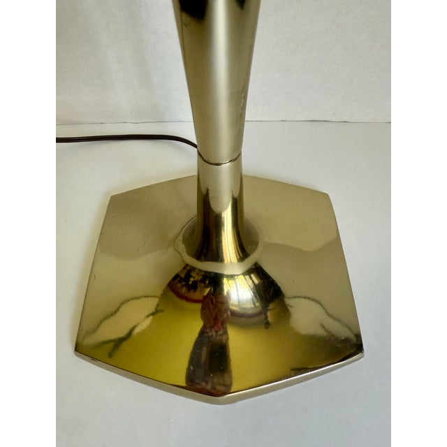 Mid-Century Modern 1960s Brass & Walnut Veneer Sculptural Table Lamp Attributed to Laurel Lamp Company For Sale - Image 3 of 12