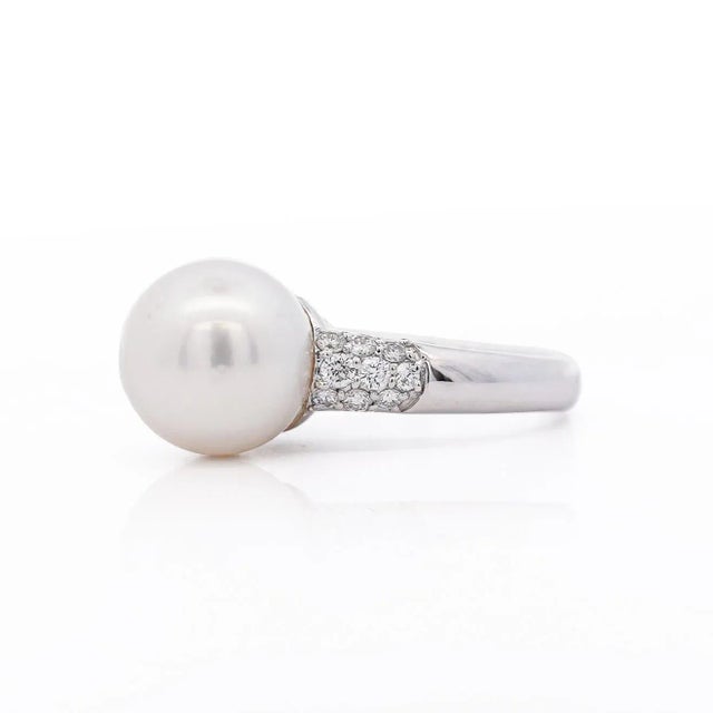 Modern 11.5mm White Pearl and Round Cut Diamond Accent Platinum Ring, Size 7 For Sale - Image 3 of 6
