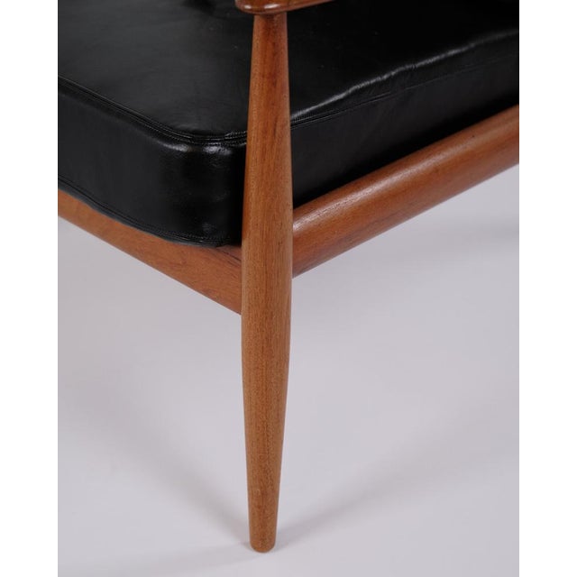 Model 118 Armchair Grete Jalk for France & Søn in Teak and Black Leather, 1960s For Sale - Image 9 of 11