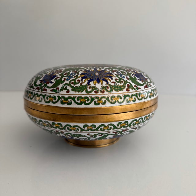 1960s Antique Cloisonne Enamel Circular Box- 7 Inch Diameter For Sale - Image 5 of 12