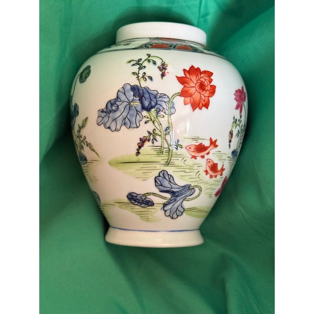 1980s Vintage Hand Painted Floral Japanese Kakiemon-Style Porcelain Vase For Sale - Image 5 of 9