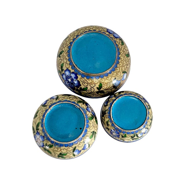 Mid-to-Late 20th Century Yellow Chinese Cloisonné Graduated Lidded Boxes, Set of 3 For Sale In San Francisco - Image 6 of 15