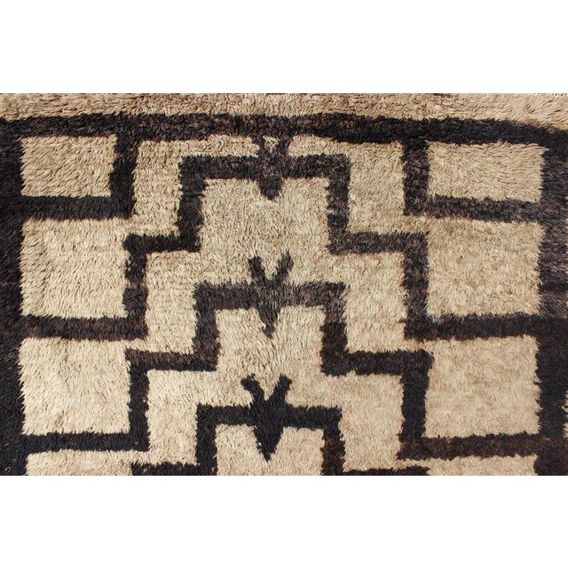 Vintage Mid-Century Turkish Tulu Rug With Connected Tribal Pattern in Brown and Cream For Sale - Image 10 of 13