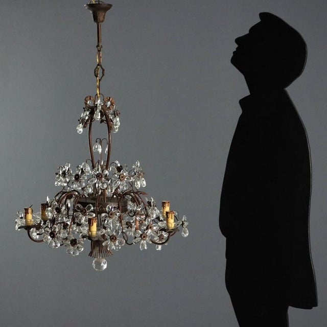 Copper-plated metal and glass chandelier. Six lights supported by curved arms, leafy sheet metal decorations, clear glass...