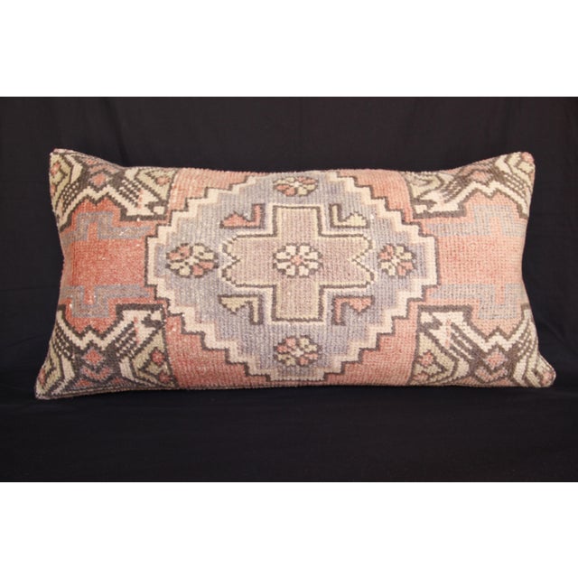 Here i am listing a 100% Handmade double knotted rug pillow cover, made from Vintage Oushak carpet rug. This’s a modern...
