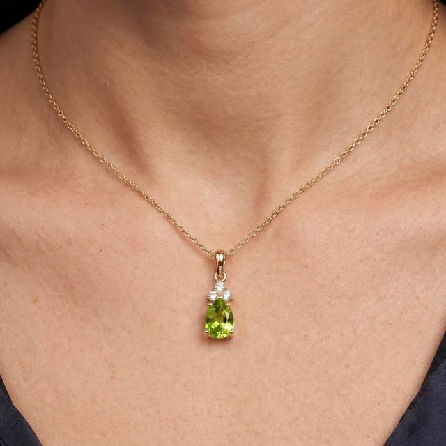 Contemporary Handmade Natural Peridot Teardrop Pendant Necklace in 18k Gold Plated For Sale - Image 3 of 5