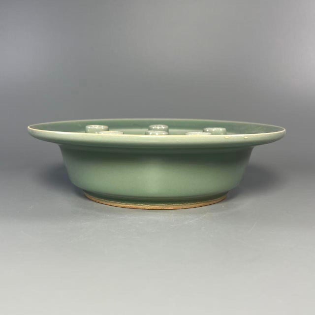 This vintage‑style celadon flower‑arranging plate is covered with soft green glaze, fitted with five upright tubes for...