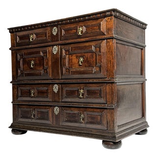 English Chest of Drawers in Oak For Sale