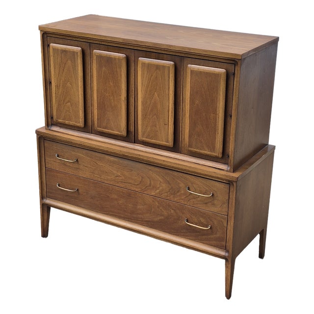 Mid Century Modern Broyhill Attributed Walnut Veneer Chest of Drawers Highboy Dresser For Sale