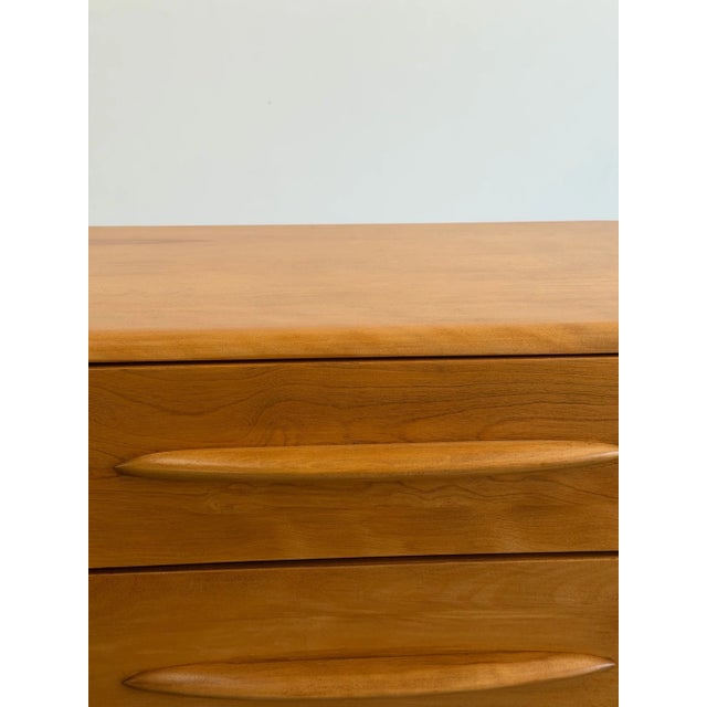 1960s 1960s Heywood-Wakefield "Encore" 8-Drawer Lowboy Dresser, Attributed For Sale - Image 5 of 14
