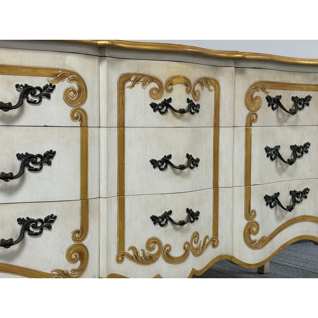 1960s John Widdicomb "Classic" French Provincial 9-Drawer Dresser For Sale - Image 5 of 9