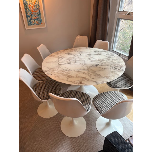 1990s 1990s Saarinen Tulip Table Dining Set With Tulip Chairs, Designed by Eero Saarinen for Knoll. For Sale - Image 5 of 6