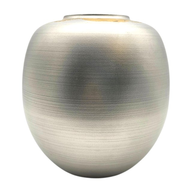 Late 20th Century Kutani-Yaki Hand-Painted Porcelain Vase by Kōryū – Cranes & Pines, Gold & Silver For Sale - Image 5 of 11