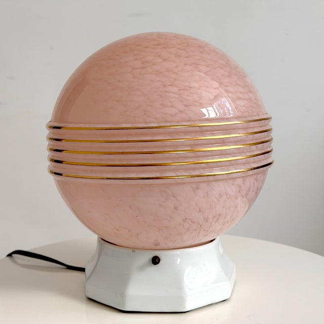 Glass Art Deco Globe Lamp in Speckled Pink Glass with White Ceramic Base, 1920s For Sale - Image 7 of 7