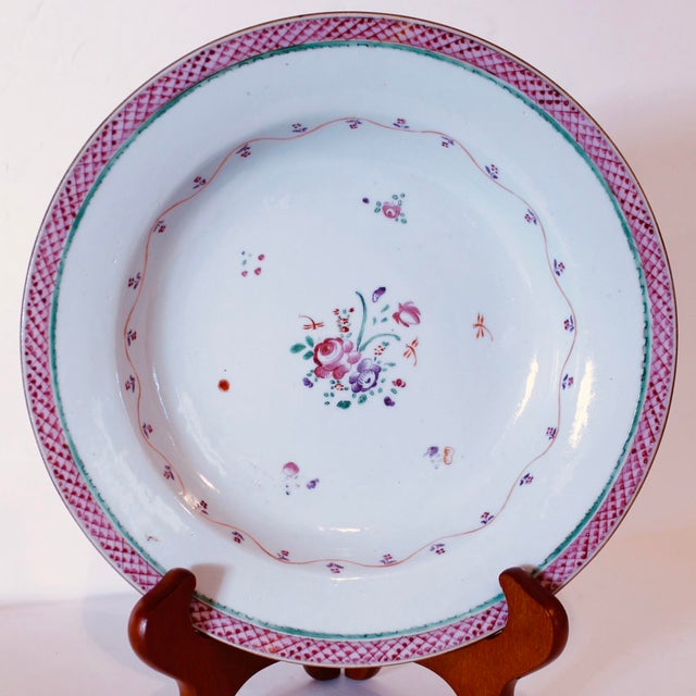 Chinese Chinese Export Famille Rose Porcelain Dish With a Scale Pattern Rim For Sale - Image 3 of 10
