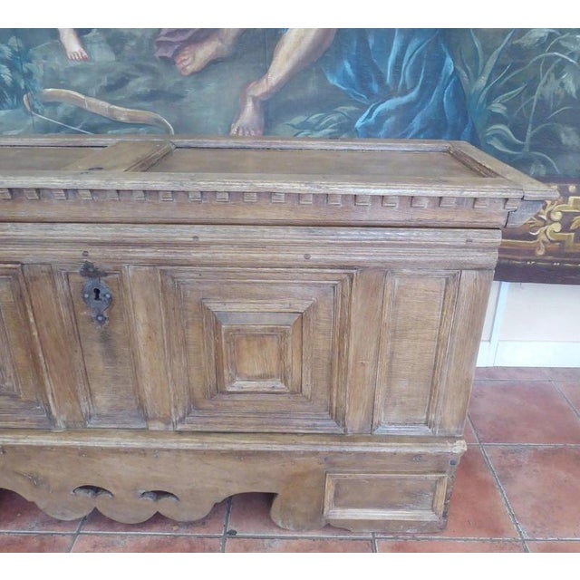 Antique Early 17th Century English Country Oak Chest Coffer, 1620 For Sale - Image 6 of 18