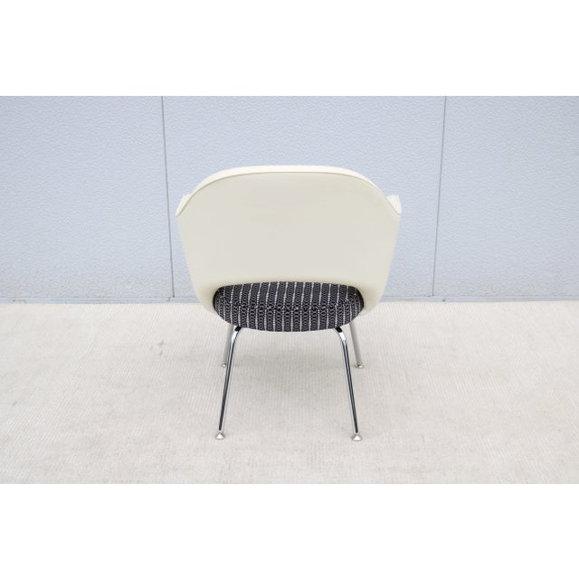 Metal Mid-Century Modern Eero Saarinen for Knoll White and Black Executive Arm Chair For Sale - Image 7 of 12