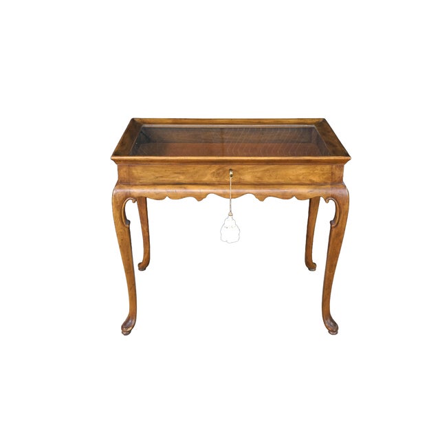 French Provincial 1970s Rare Pair Baker Furniture Queen Anne Walnut Burl Vitrine Display Accent Tables For Sale - Image 3 of 18