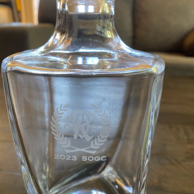 Mid-Century Modern Mid 20th Century Sons of Grant Royal Vintage Crystal Cut Whiskey Decanter & 4 Glass Tumbler Set | 5-Piece Barware For Sale - Image 3 of 10