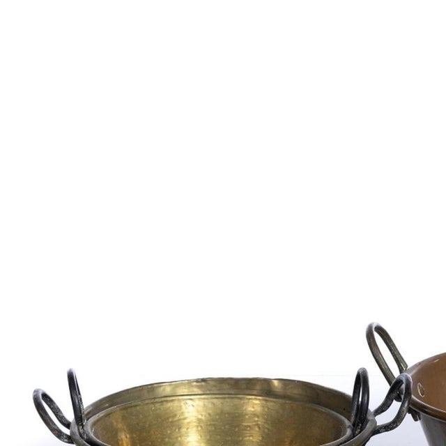 Decoration - Set of eight pots and a basin. Portuguese, 19th century; one in brass and one in copper; with iron handles...