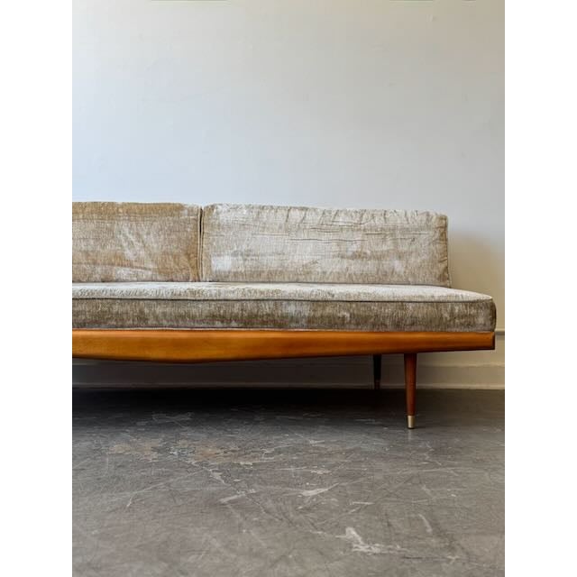 1950's Yugoslavian Daybed in Velvet For Sale - Image 4 of 15
