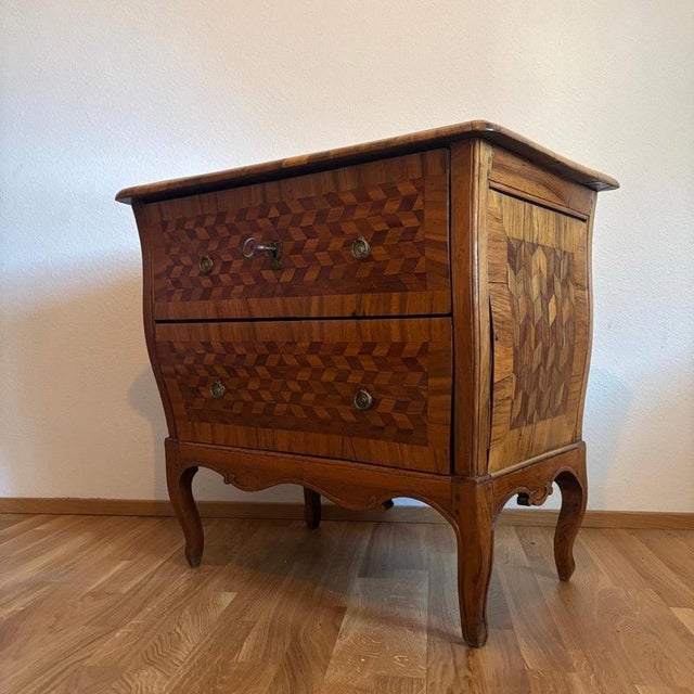 Antique Louis XVI Style Chest of Drawers in Walnut Marquetry, 1780s For Sale - Image 6 of 18