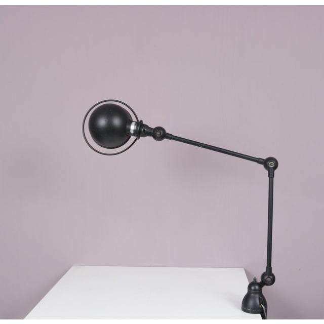 The SI332 clamp lamp originates from the 1950s and is part of the celebrated French lighting tradition of Jieldé. This...