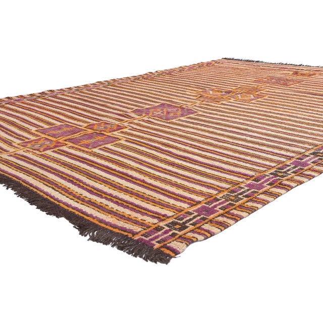 Berber Tribes of Morocco Vintage Talsint Moroccan Rug - 06'01 X 09'00 For Sale - Image 4 of 10