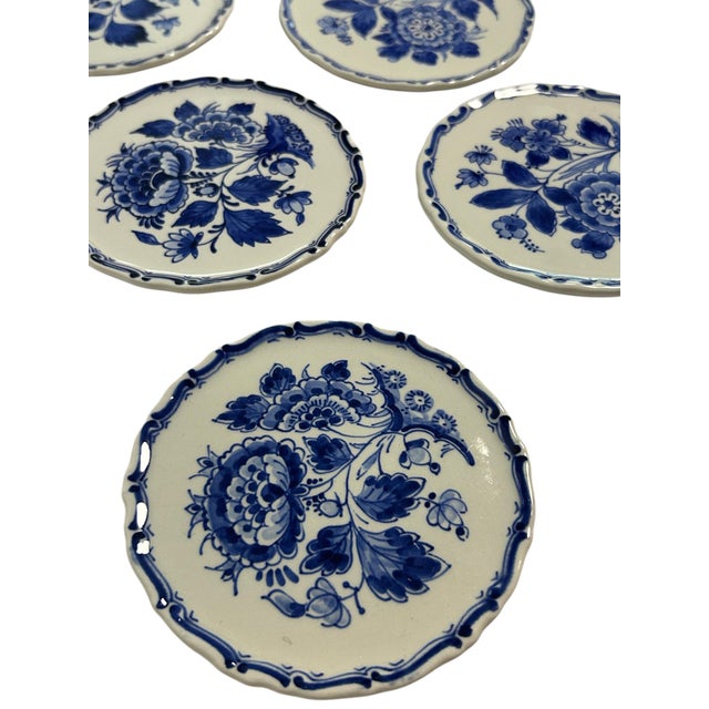 Vintage Hand-Painted Floral Miniature Wall Plates from Royal Delft, 1970s, Set of 7 For Sale - Image 4 of 10