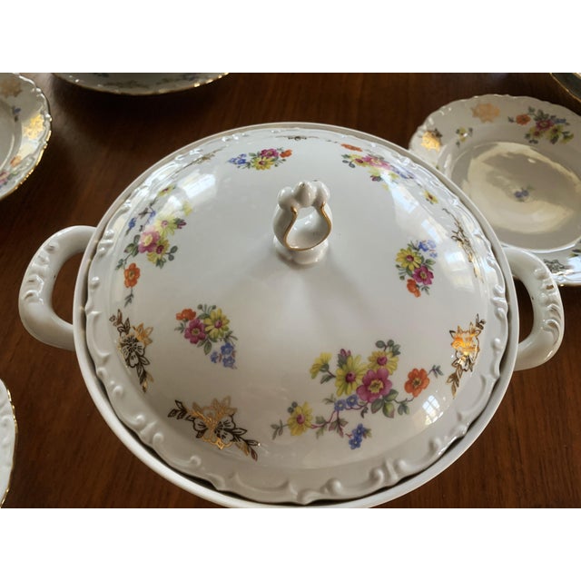 Exclusive Kahla Porcelain Dinner Set with Gold Accents, Germany, 1950s, Set of 39 For Sale - Image 8 of 18