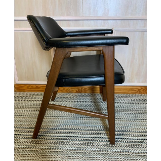 Timeless style and high quality describes this Paoli accent chair well. The solid wood frame is upholstered in classic...