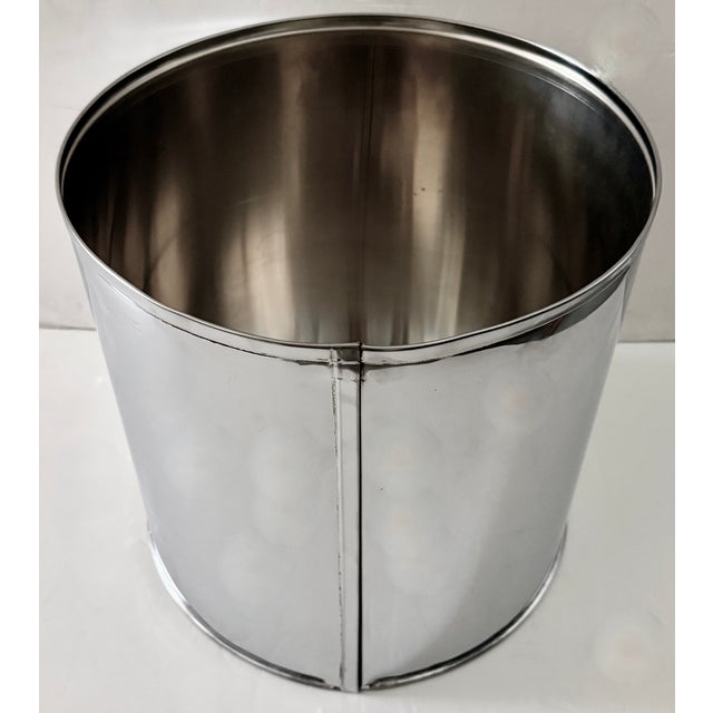 Medium size chrome planter from 80's. Sturdy and in great vintage condition. Planter is shining like it shows in the third...