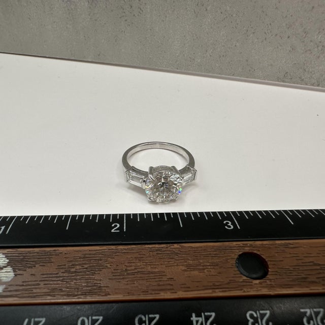 Metal 3.62ct 3 Stone Lab Grown Diamond Ring Igi F Vvs2 14k White Gold, Size 7 For Sale - Image 7 of 7