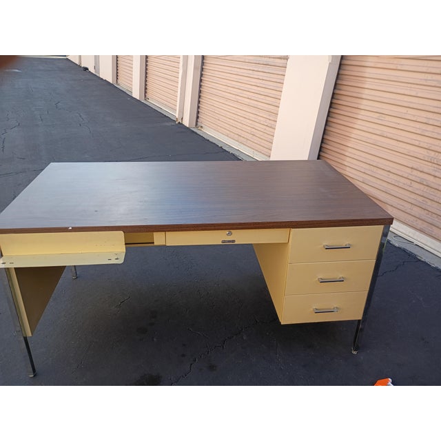 1970s McDowell and Craig Yellow 4 Drawer Tanker Desk For Sale In San Diego - Image 6 of 7